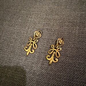 Vintage non-pierced earrings length 2.1in